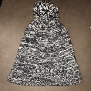 White and black heathered knit Pom beanie